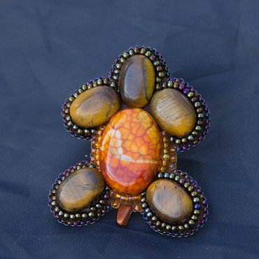 Миниатюрная брошь из бисера и камней Черепаха